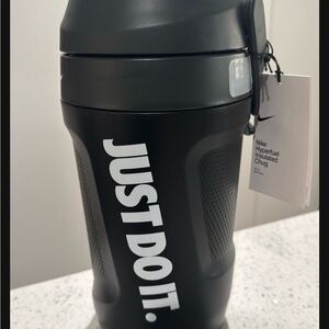 Nike Black Hyperfuel Insulated Chug Bottle 64 oz.